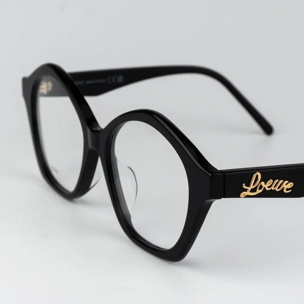 Loewe curvy women
